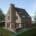 Markante schoorsteen met terrasoverkapping